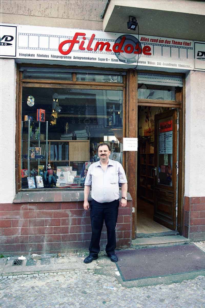Michael Schneider bei der Eröffnung seiner "Filmdose" in Berlin, 2005